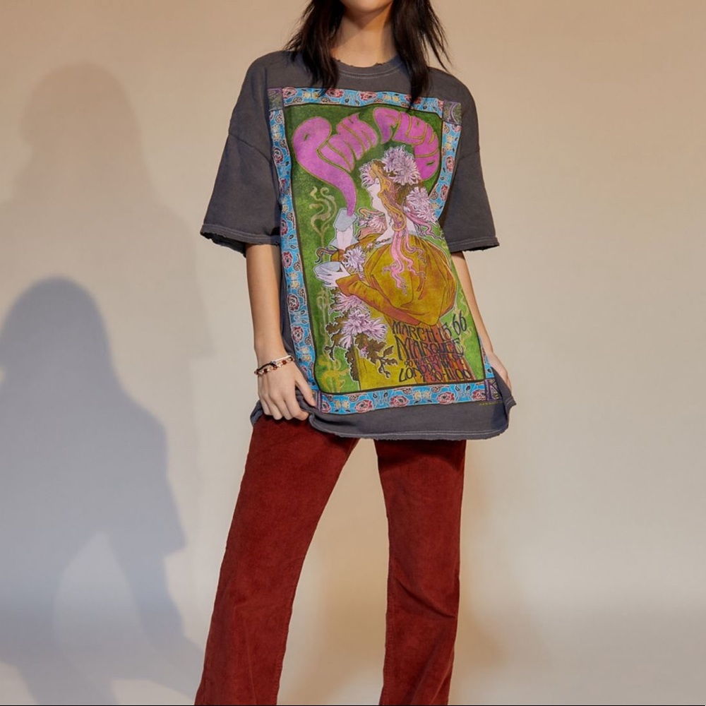 UO Oversized Graphic Tee